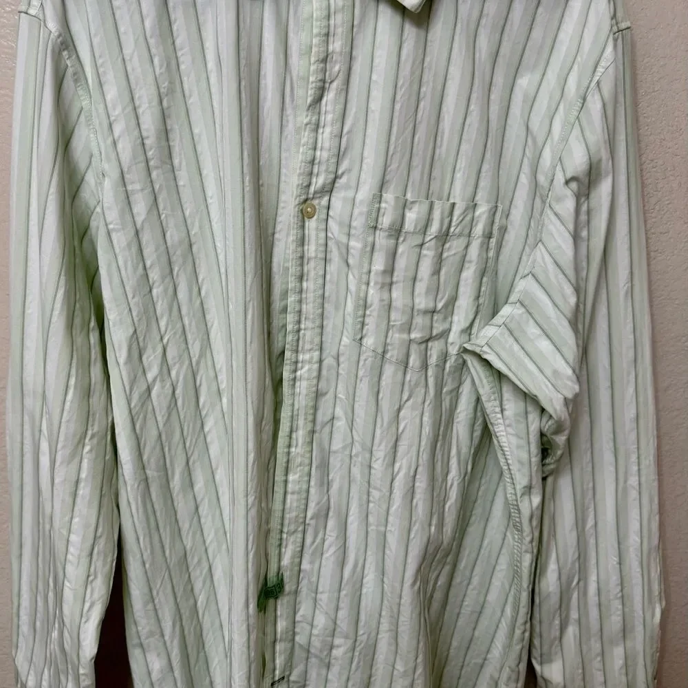 Banana Republic Men’s Button Down Light Color W/horizontal Light Green Strips